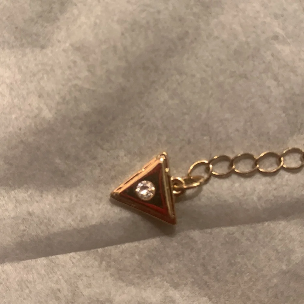 Guess necklace goldtone necklace - Picture 6 of 10